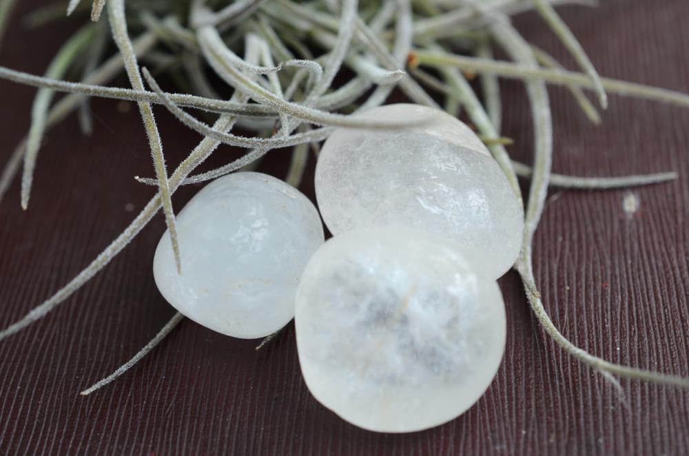 Snow Quartz Meaning and Spiritual Properties