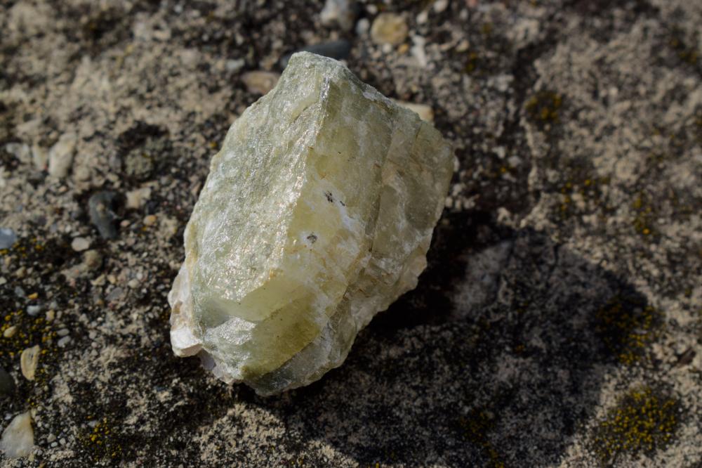 Triphane (Spodumene) Meaning and Spiritual Properties